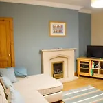 Newly Refurbed Home With Free Parking